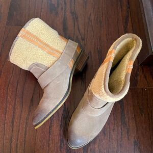 Kelsi‎ dagger suede Sherpa lined boots